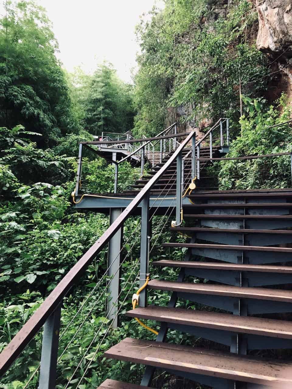 ทางเดินบันไดขึ้นวนอุทยานภูบ่อบิด จ.เลย